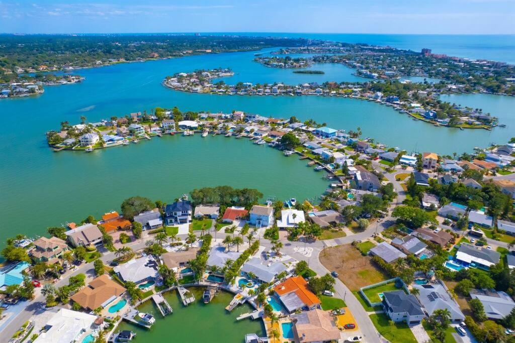 Island Paradise 3 Bed Waterfront/heated Pool Holiday home Clearwater Beach
