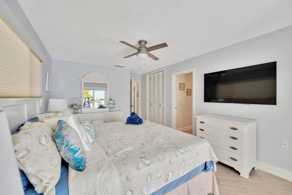 Island Paradise 3 Bed Waterfront/heated Pool