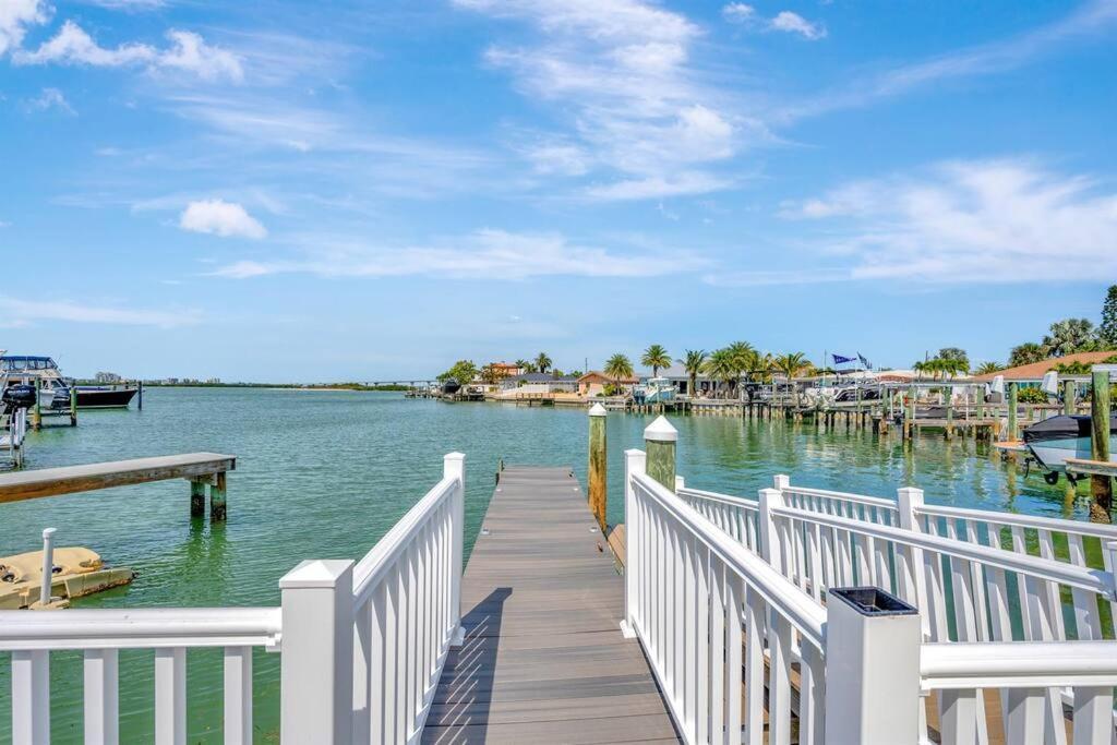 Island Paradise 3 Bed Waterfront/heated Pool Holiday home Clearwater Beach
