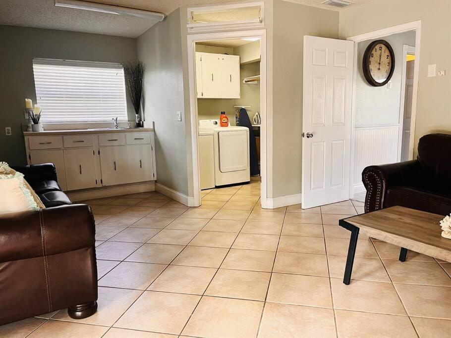 Holiday home 4 Bed And 2 And A Half Bath, Minutes From The Beach! *