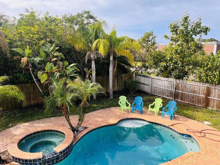 4 Bed And 2 And A Half Bath, Minutes From The Beach! Clearwater Beach