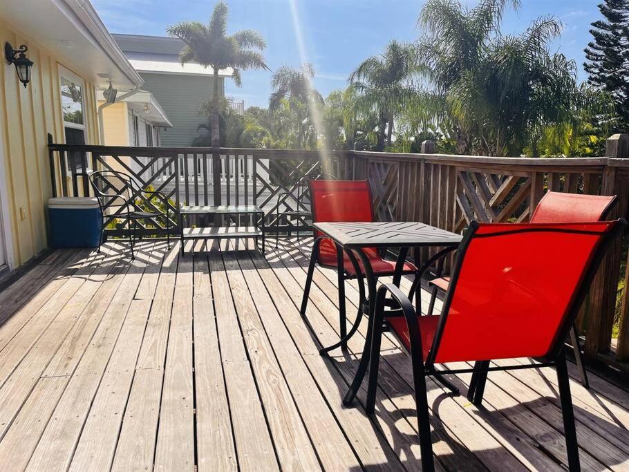 Holiday home 4 Bed And 2 And A Half Bath, Minutes From The Beach!