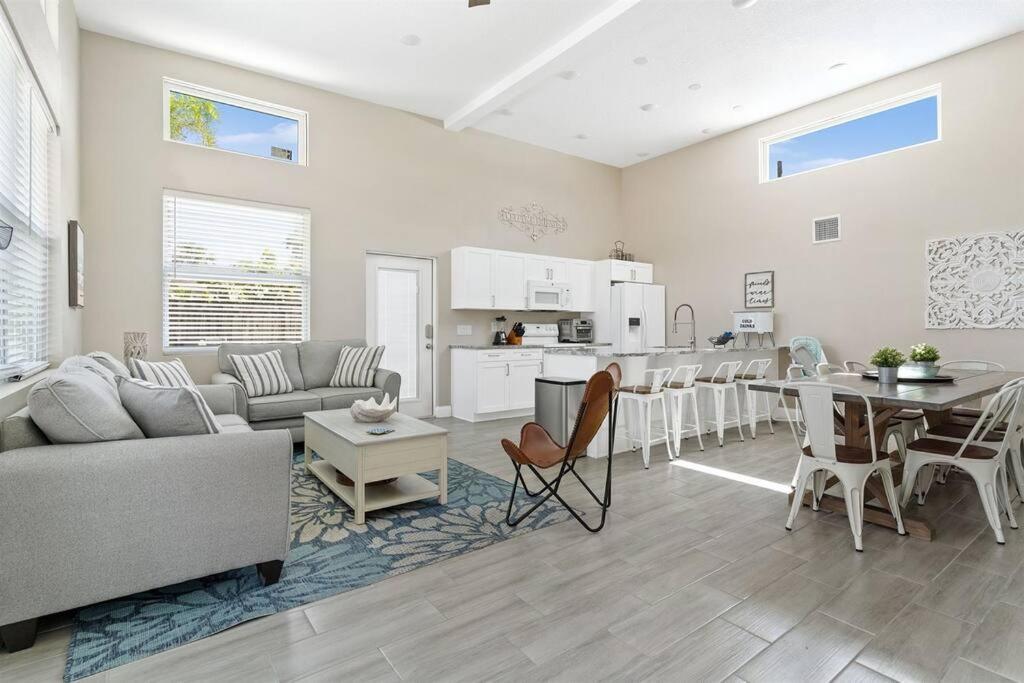 7 Bedroom 5 Bath With On Clearwater Beach!