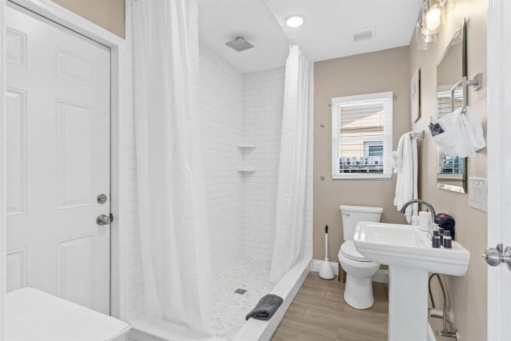 7 Bedroom 5 Bath With On Clearwater Beach! Clearwater Beach