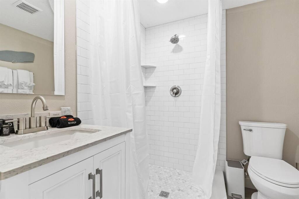 7 Bedroom 5 Bath With On Clearwater Beach! Holiday home Clearwater Beach
