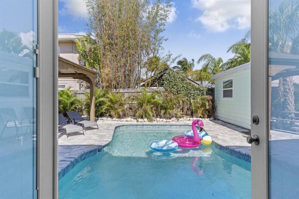 7 Bedroom 5 Bath With On Clearwater Beach! Clearwater Beach