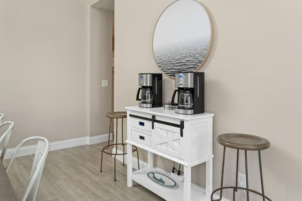7 Bedroom 5 Bath With On Clearwater Beach! Clearwater Beach