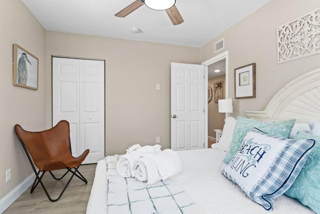 7 Bedroom 5 Bath With On Clearwater Beach! Holiday home *