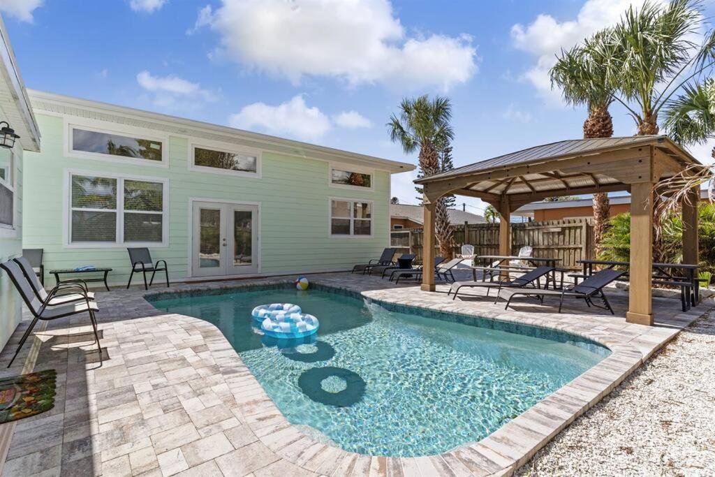 Holiday home 7 Bedroom 5 Bath With On Clearwater Beach!