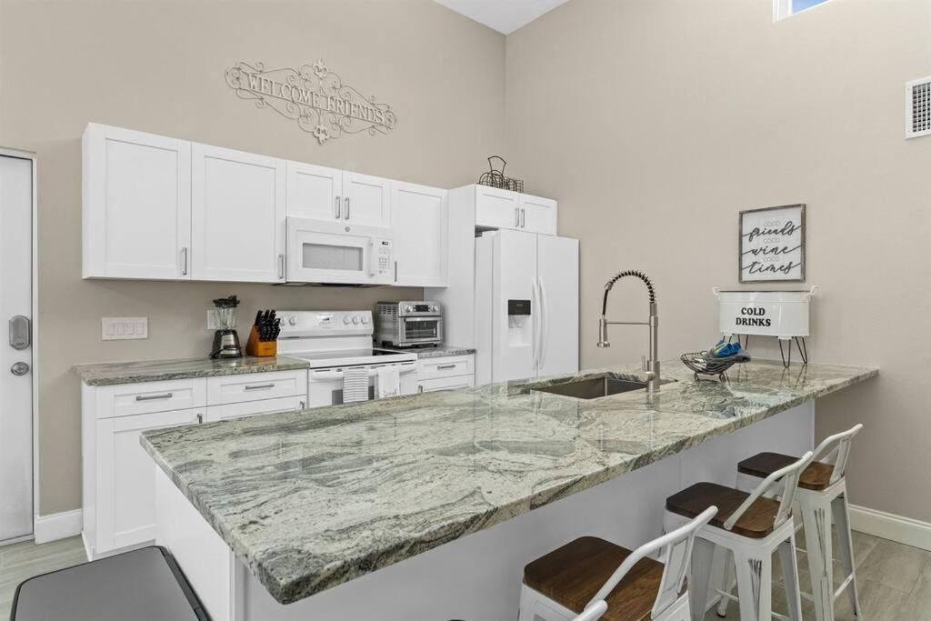7 Bedroom 5 Bath With On Clearwater Beach! Holiday home Clearwater Beach