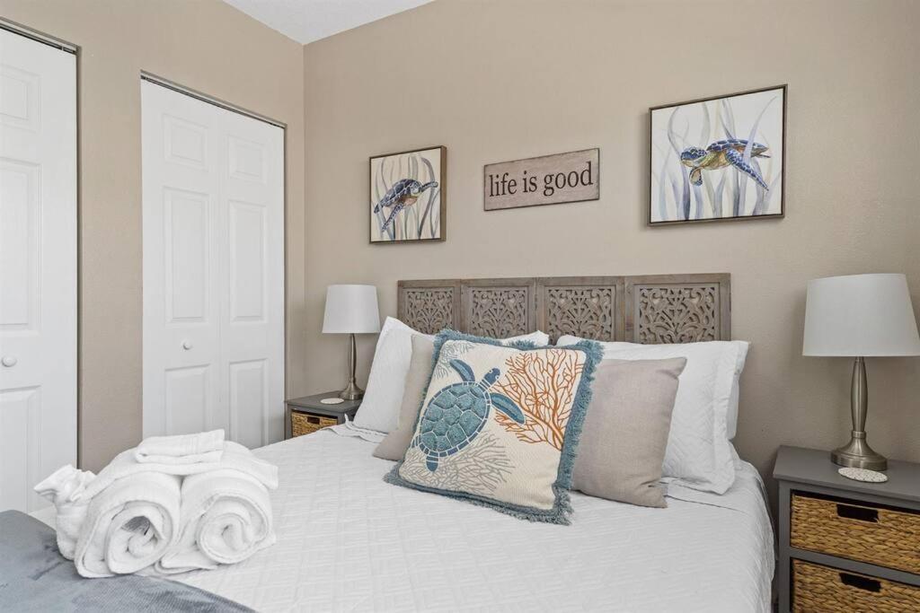 7 Bedroom 5 Bath With On Clearwater Beach! Holiday home