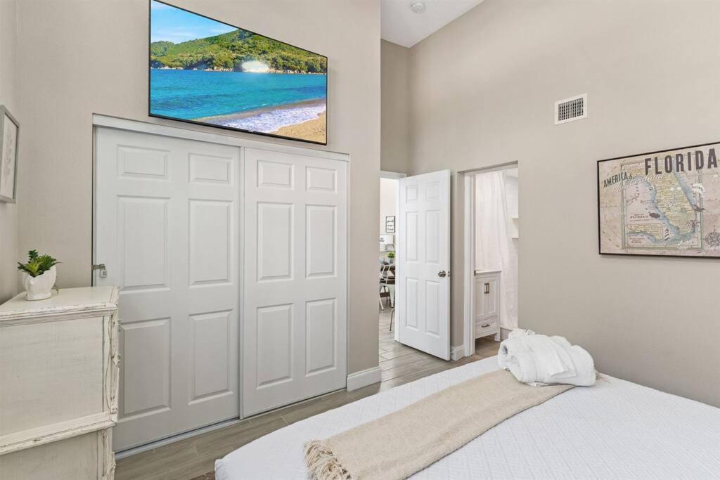 7 Bedroom 5 Bath With On Clearwater Beach! *