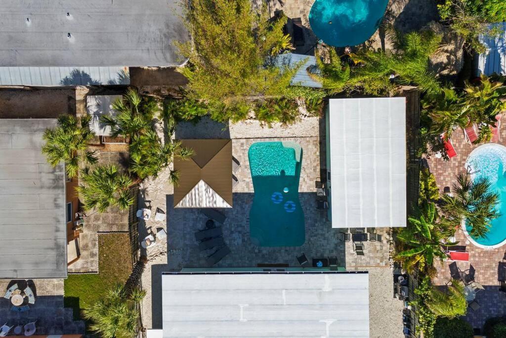 7 Bedroom 5 Bath With On Clearwater Beach! *