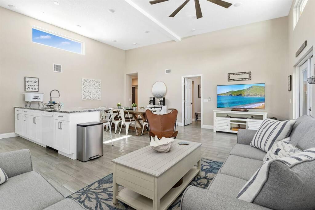 Holiday home 7 Bedroom 5 Bath With On Clearwater Beach! Clearwater Beach