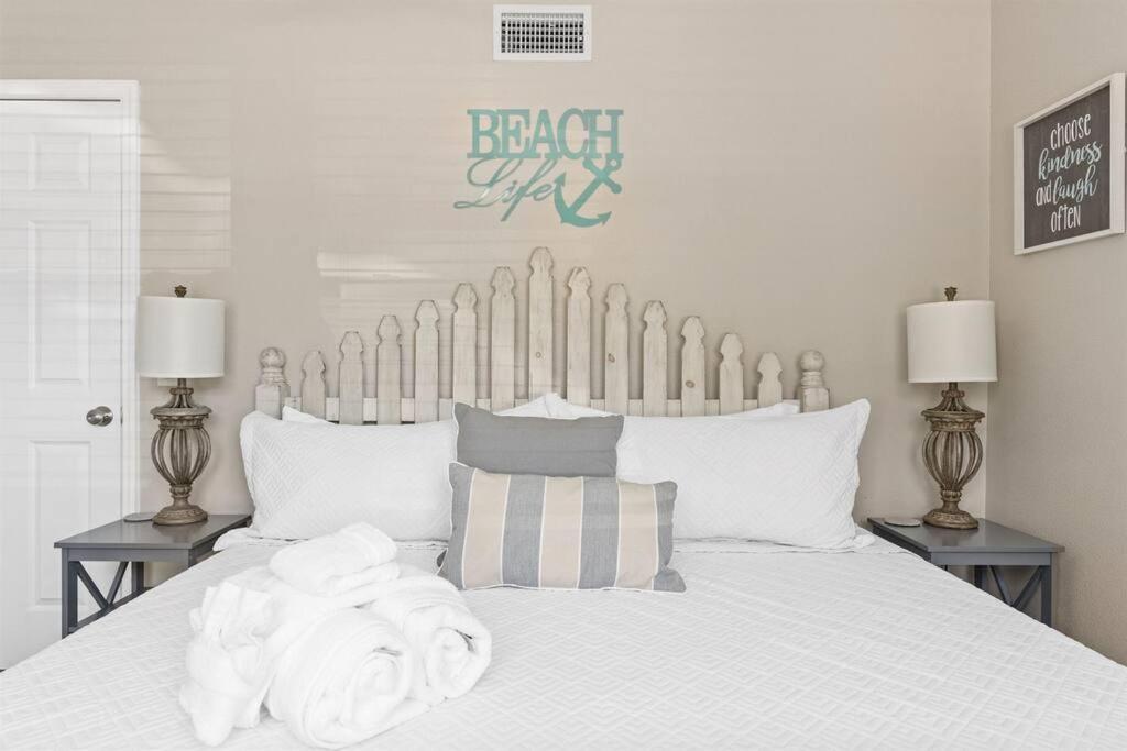 7 Bedroom 5 Bath With On Clearwater Beach! Clearwater Beach