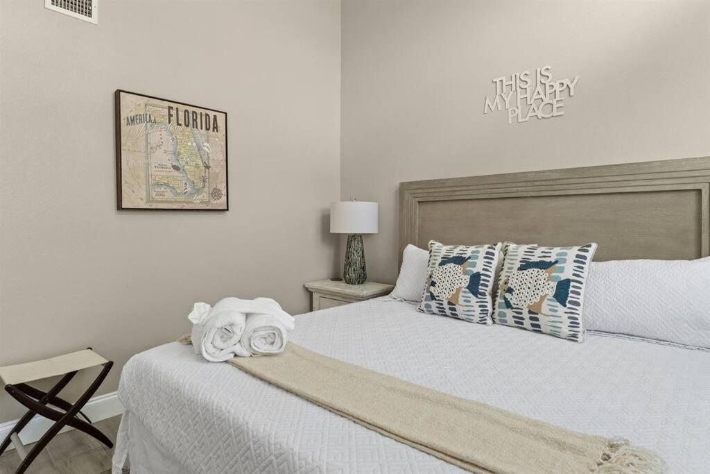 7 Bedroom 5 Bath With On Clearwater Beach! Clearwater Beach