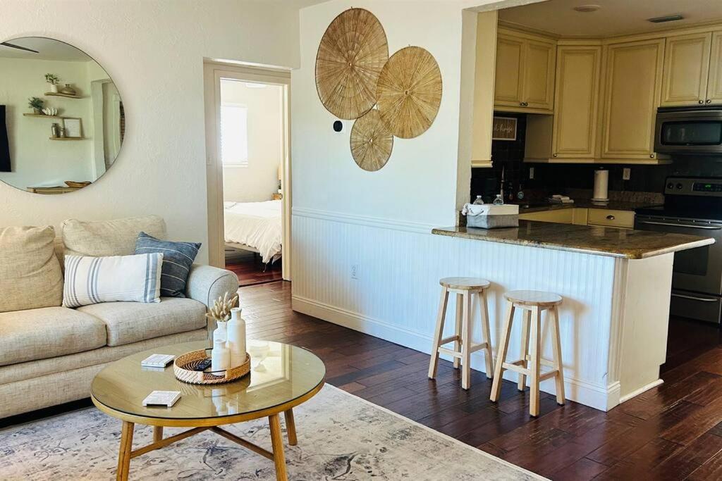 Beautiful With Large Pool! Close To The Beach! *