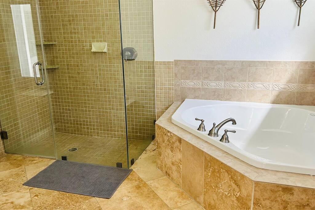 Beautiful With Large Pool! Close To The Beach! Clearwater Beach