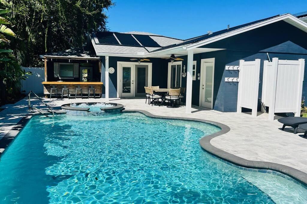 Holiday home Beautiful With Large Pool! Close To The Beach! Clearwater Beach