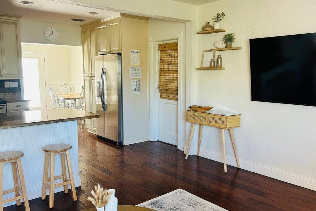 Holiday home Beautiful With Large Pool! Close To The Beach!