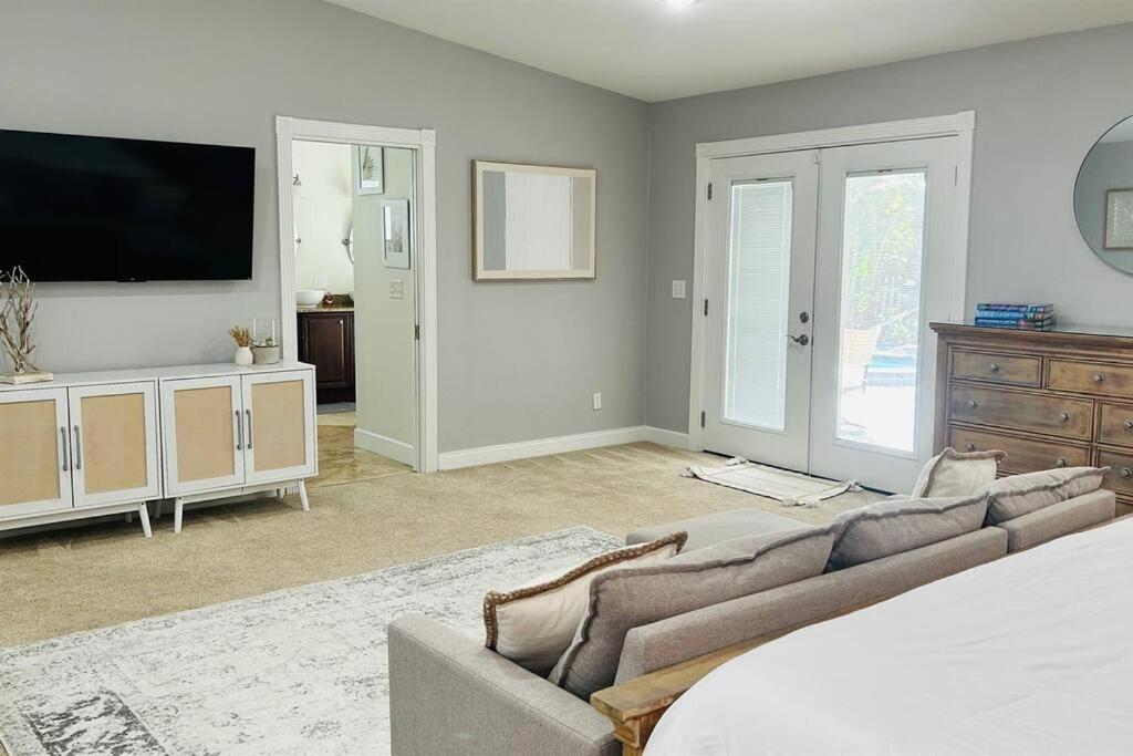 Beautiful With Large Pool! Close To The Beach! * Clearwater Beach