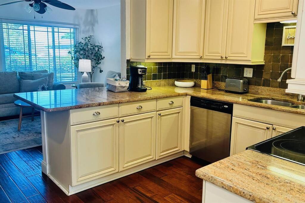 Holiday home Beautiful With Large Pool! Close To The Beach!