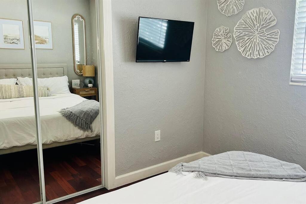 Beautiful With Large Pool! Close To The Beach! * Clearwater Beach