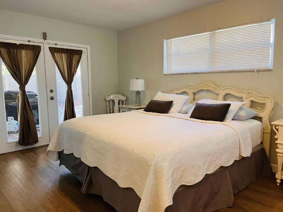 Large Backyard With Heated Pool/ Near Holiday home