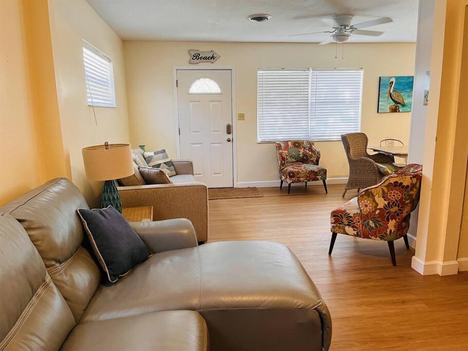 Large Backyard With Heated Pool/ Near Holiday home