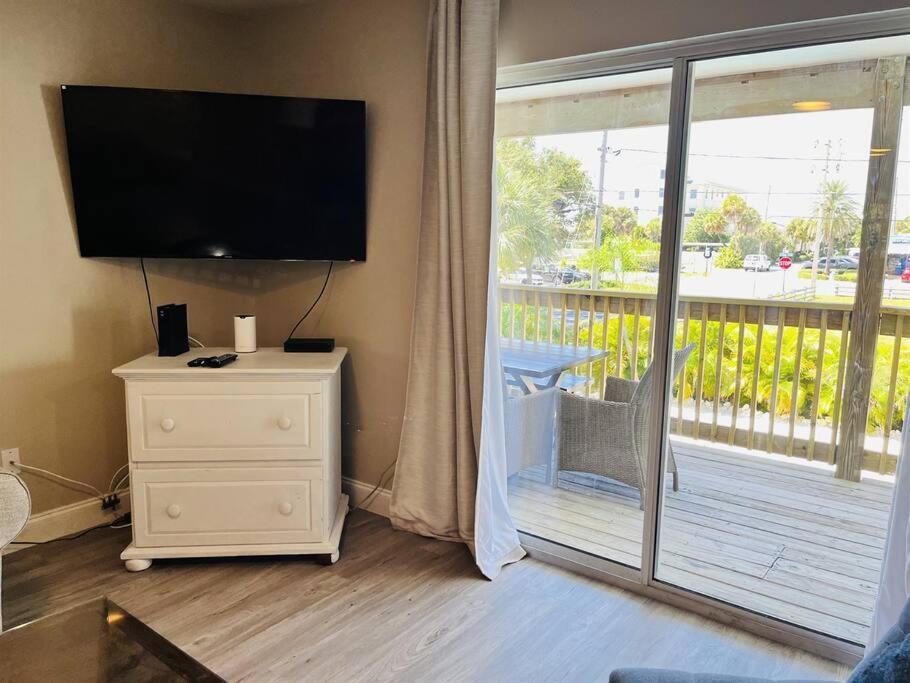 6 Bedrooms 4 Bath With And Heated Pool *
