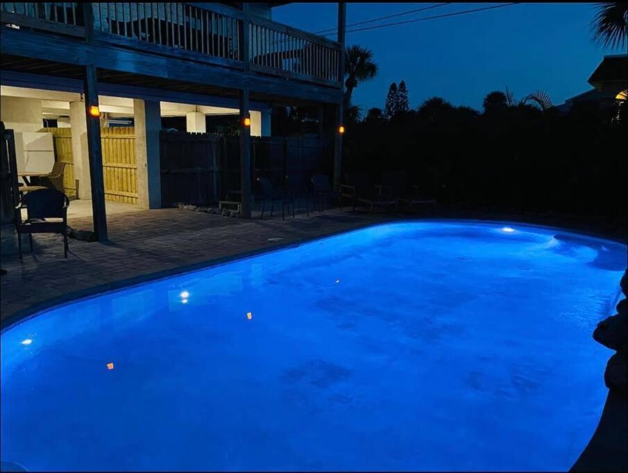 6 Bedrooms 4 Bath With And Heated Pool Holiday home *