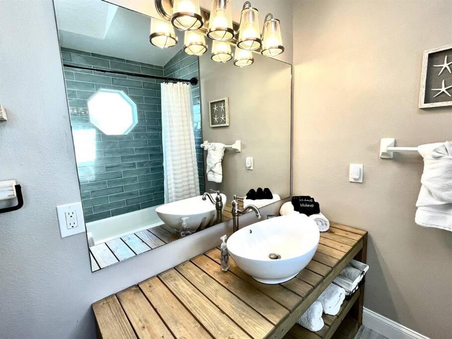 6 Bedrooms 4 Bath With And Heated Pool