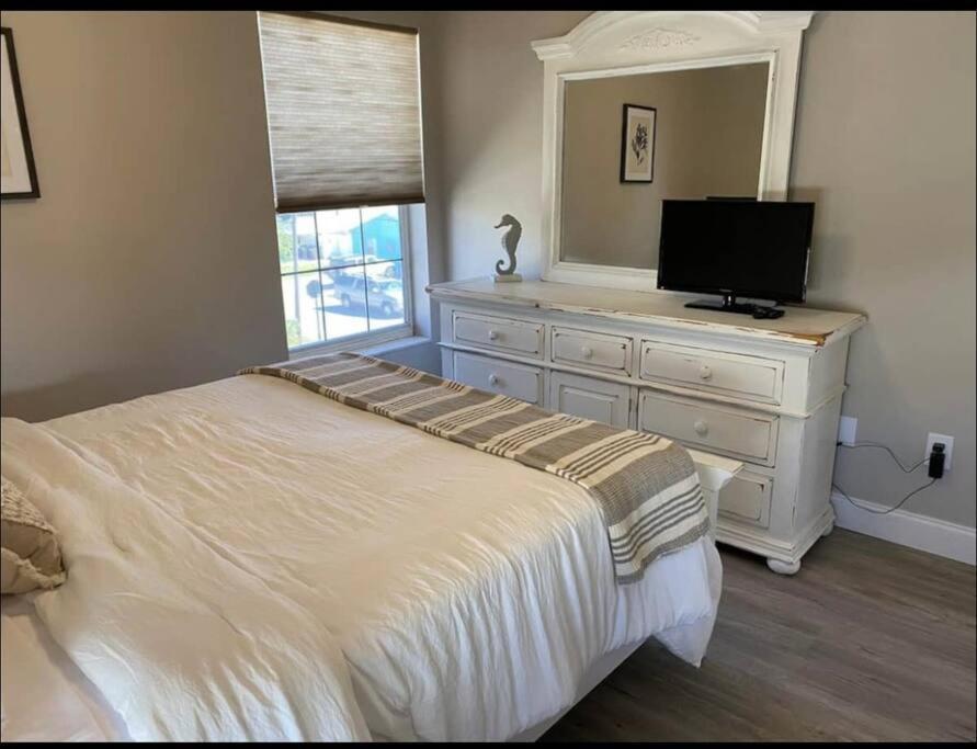 6 Bedrooms 4 Bath With And Heated Pool Holiday home Clearwater Beach