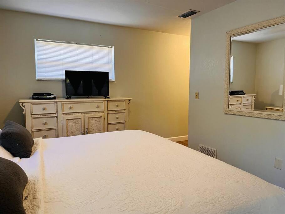 Large Backyard With Heated Pool/ Near * Clearwater Beach