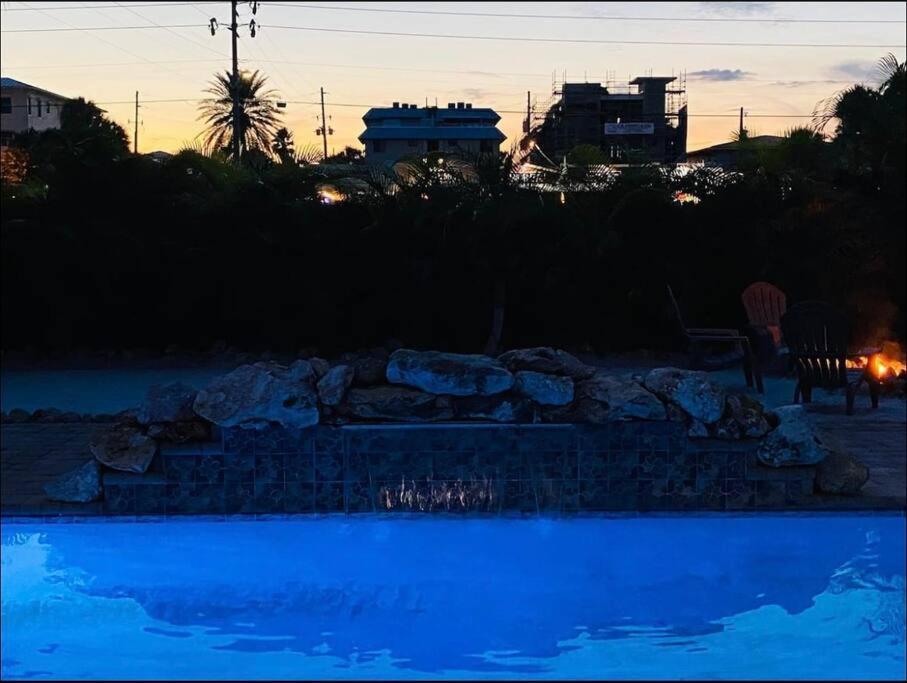 6 Bedrooms 4 Bath With And Heated Pool