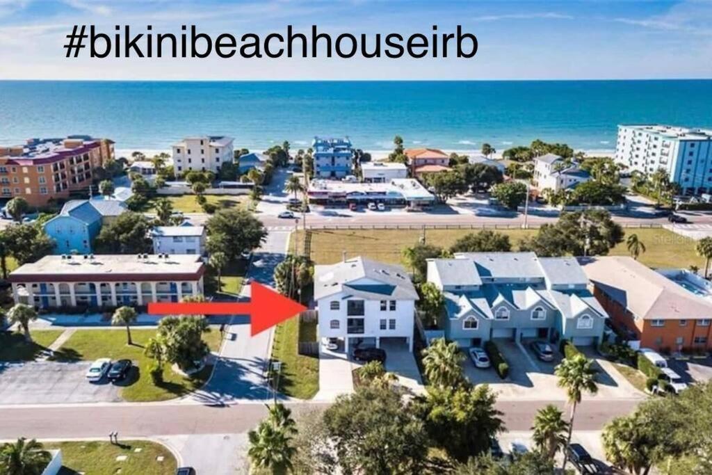 Holiday home 6 Bedrooms 4 Bath With And Heated Pool *