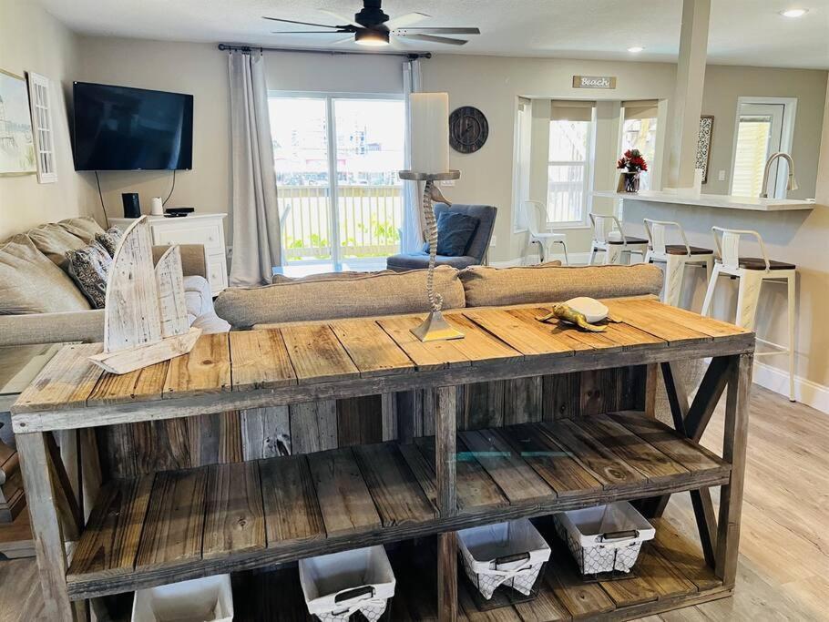 6 Bedrooms 4 Bath With And Heated Pool *