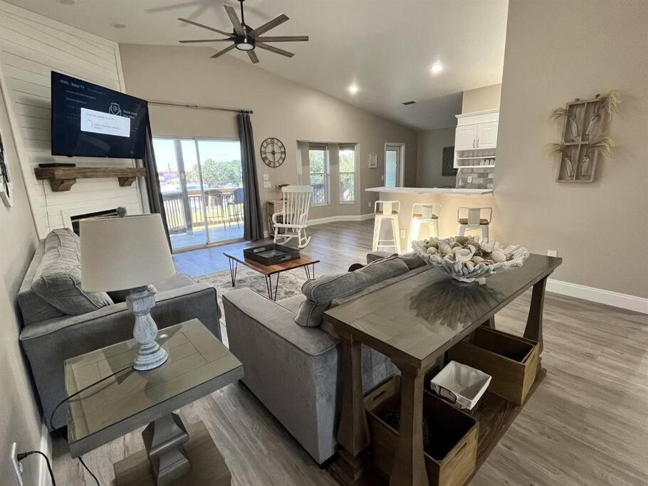 Holiday home 6 Bedrooms 4 Bath With And Heated Pool