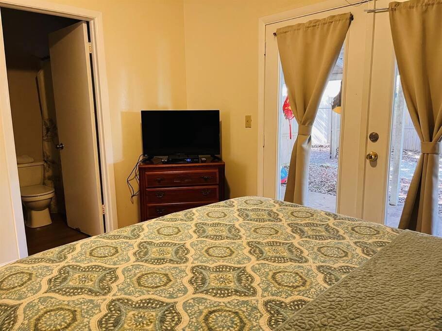 Large Backyard With Heated Pool/ Near Holiday home *
