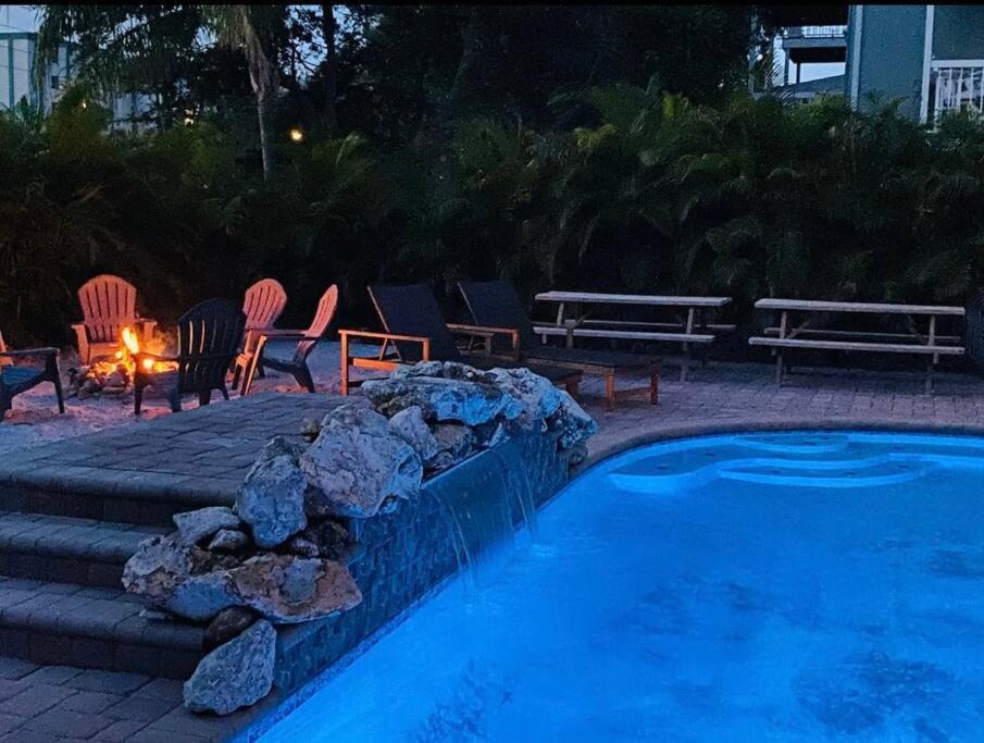 6 Bedrooms 4 Bath With And Heated Pool * Clearwater Beach
