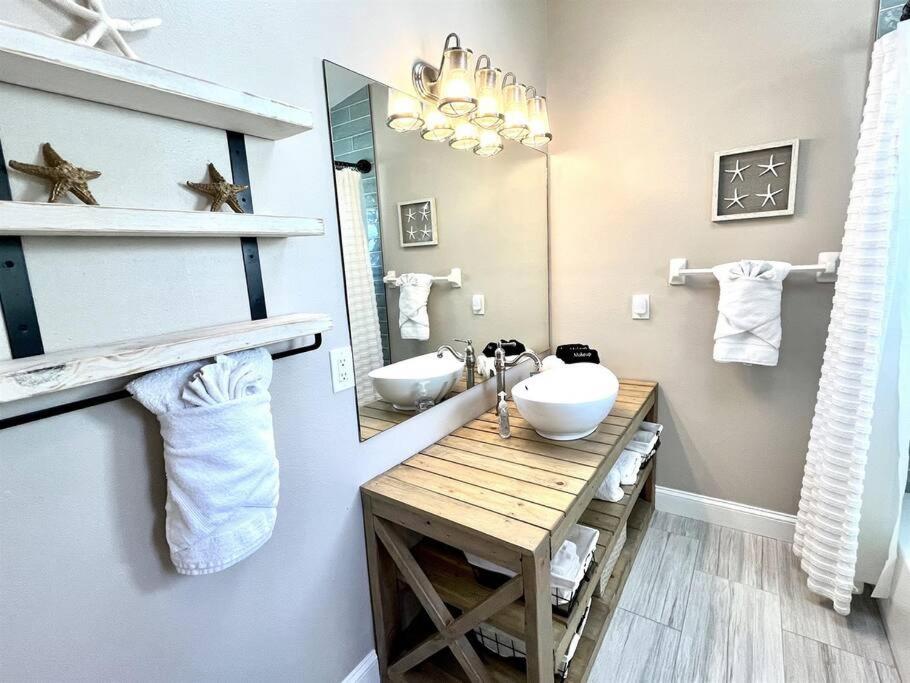6 Bedrooms 4 Bath With And Heated Pool