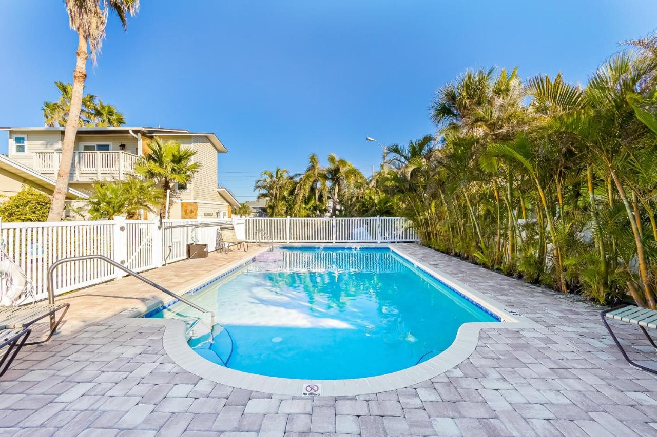 Beachy Keen Apartment