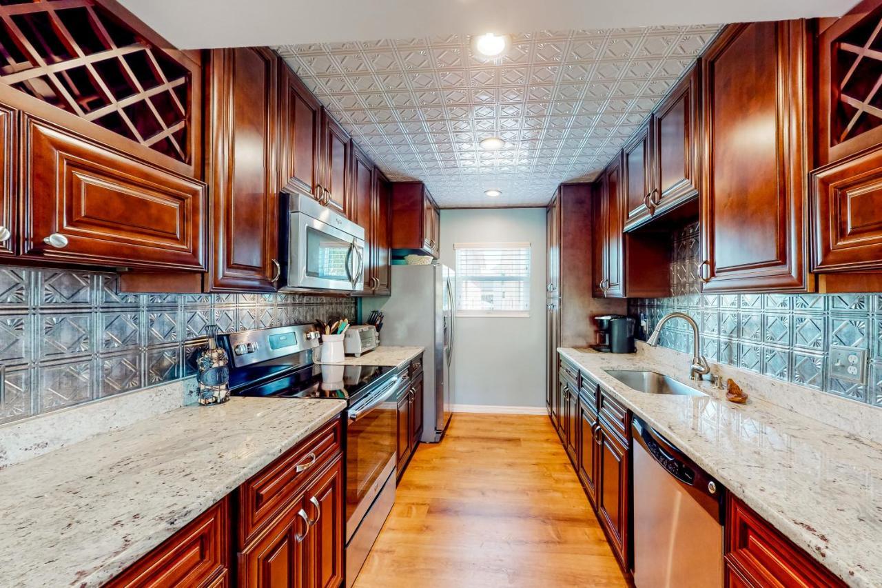 Island Time Apartment *