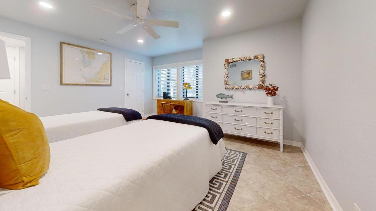 Beachfront Aldea 11