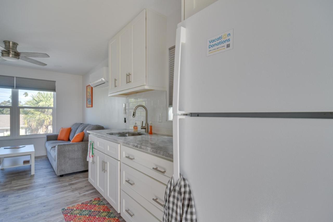 Apartment Indian Rocks Getaway With Balcony And Bay View!