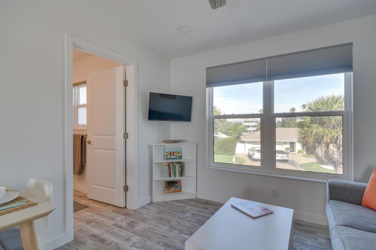 Indian Rocks Getaway With Balcony And Bay View! Apartment Clearwater Beach