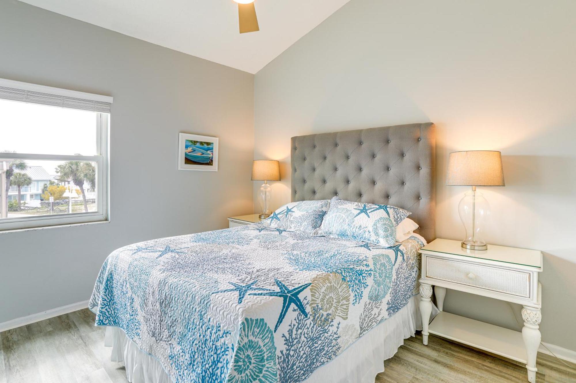 Walk To With Pool In Indian Shores! * Clearwater Beach