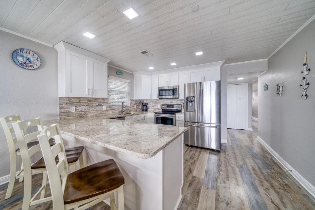 2,000 Sq Ft With Private Indoor Poolside Unit 4 At Four Shores * Clearwater Beach