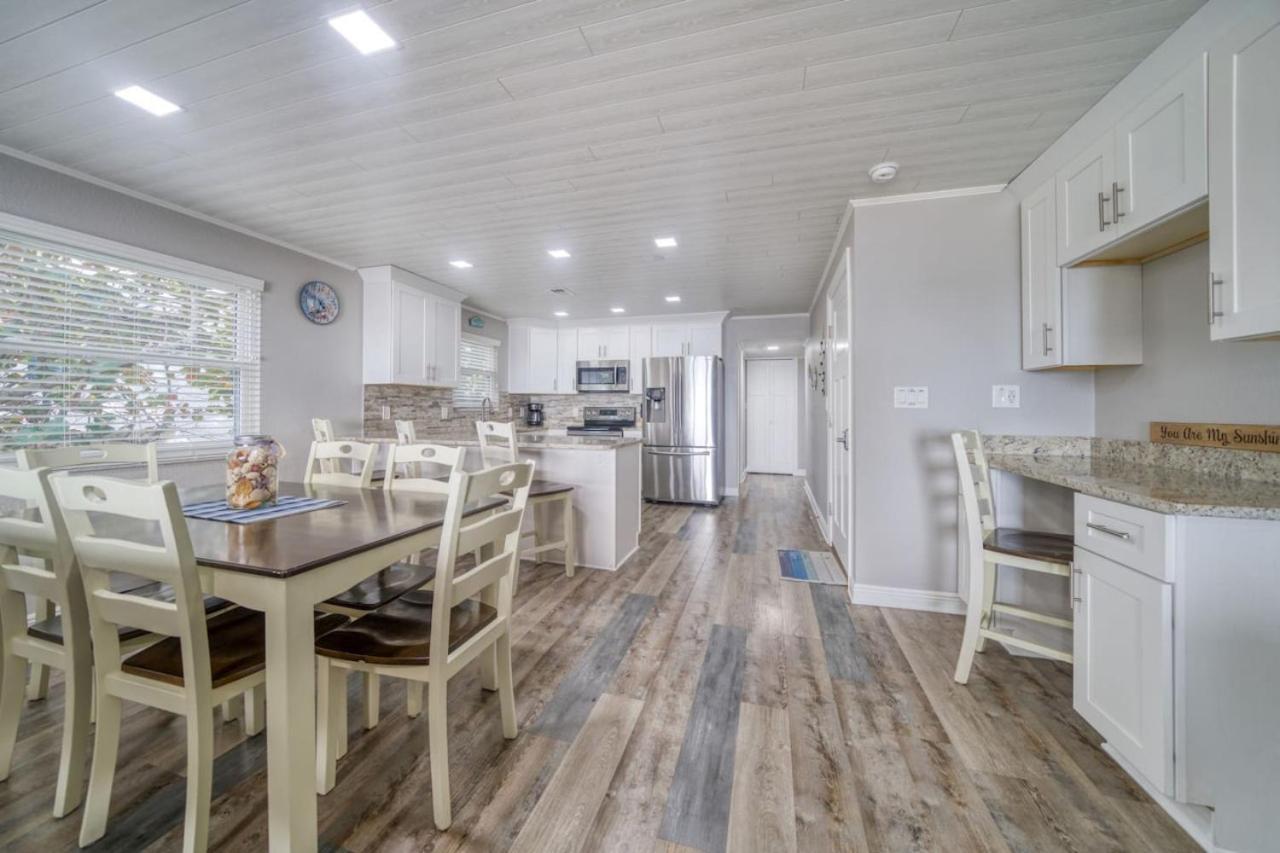 2,000 Sq Ft With Private Indoor Poolside Unit 4 At Four Shores Holiday home