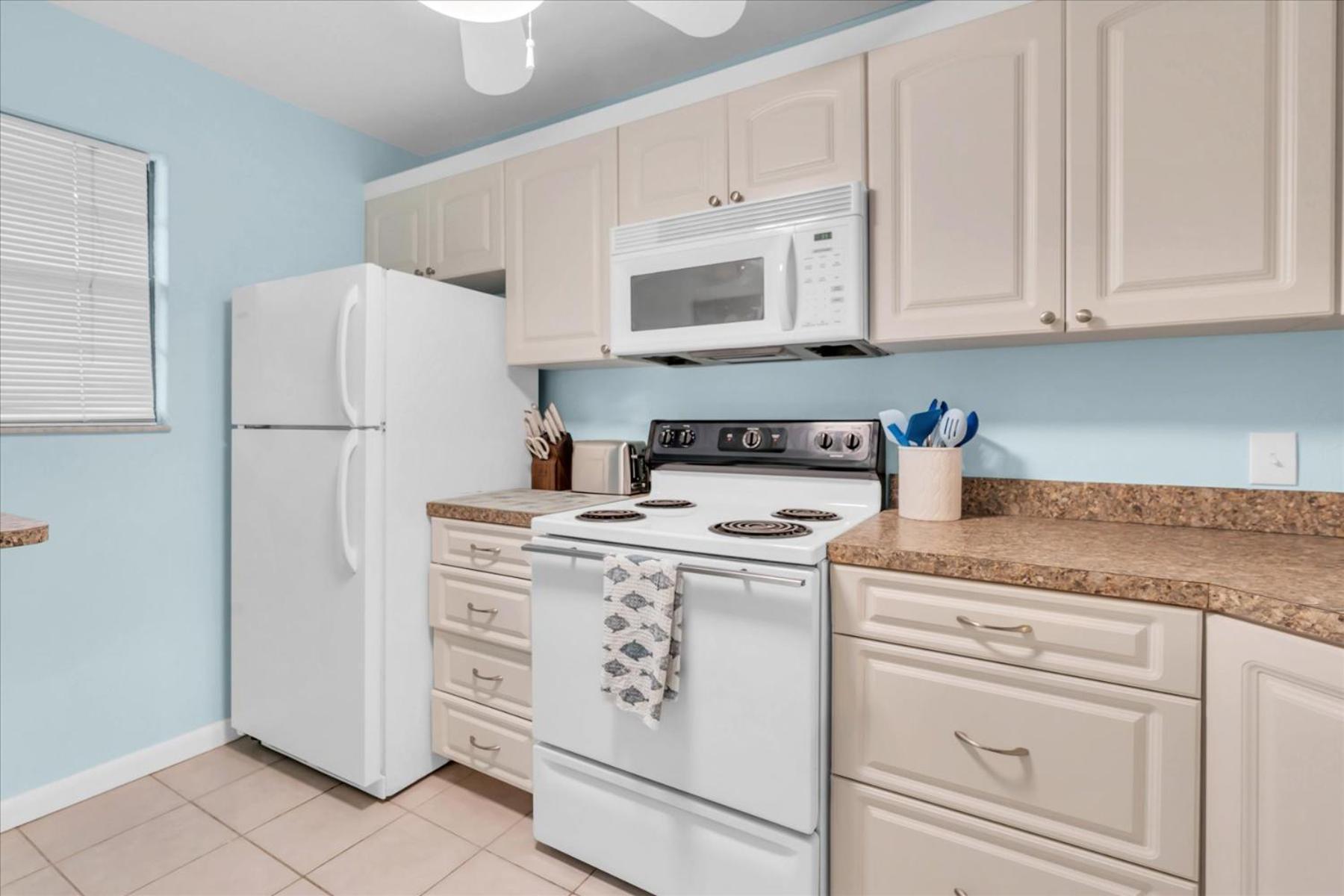 Apartment Indian Shores Waterway View, Walk To Beach, Pool Hot Tub, Dock *